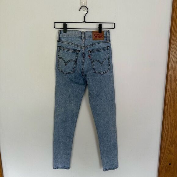 Levi’s Women’s Wedgie Skinny Button Fly Light Acid Wash Jean - Picture 4 of 15